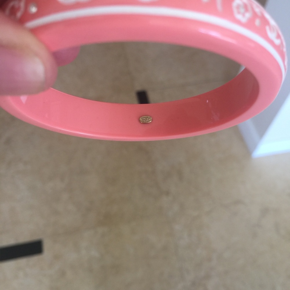 CHANEL RARE PINK LOGO BRACELET๐HP - Picture 4 of 5